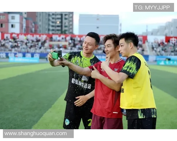 超级帅气的足球明星们如何在绿茵场上展现魅力与风采